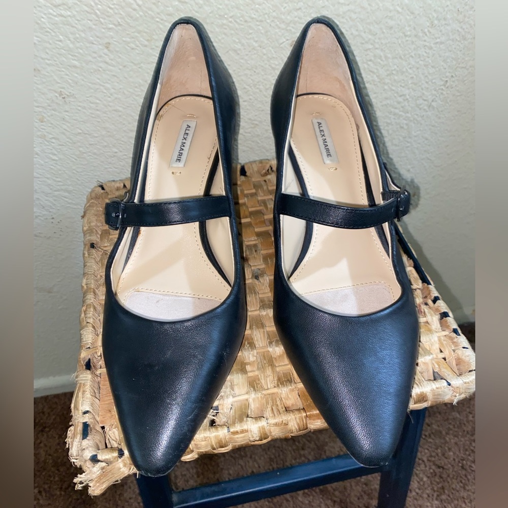 Alexa Marie pumps 🖤